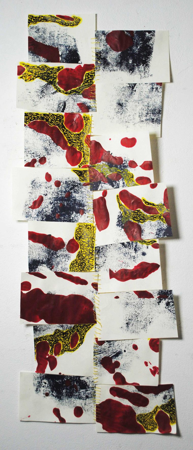  Frammenti con macchie rosse